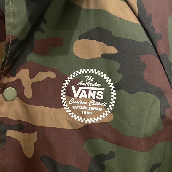 Vans green camo windbreaker size medium - Picture 2 of 4
